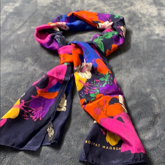 Scarf - Picture 2 of 6